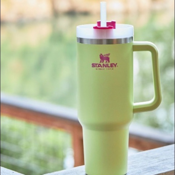 Stanley Travel quencher 40oz in new release Citron mix 🍋💕 NWT - Picture 3 of 7
